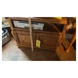 WOOD TV STAND W/ RCA DIGITAL ANTENNA & VCR