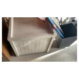 SUNCAST STORAGE BIN, US FLAG AND MISC