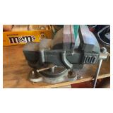 BENCH VICE & CABLE PULLER