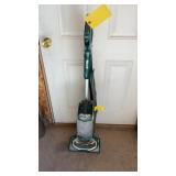 SHARK VACUUM