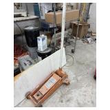 Hydraulic floor Jack,  2 1/4 ton. Works