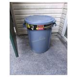 32 gal Rubbermaid Brute trash can