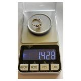 10K Gold Ring w / Pearl.   1.4 grams
