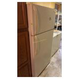 Kelvinator Refrigerator. Freezer on Top