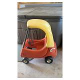 Childï¿½s Plastic Riding Car