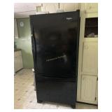 Whirlpool Refrigerator w / Bottom Freezer