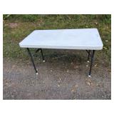 4' x 2' lifetime plastic folding table