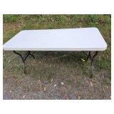 5' x 27' North Pole brand plastic folding table
