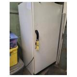 STANDING FREEZER