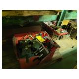 CONTAINER OF HYDRAULIC CYLINDERS
