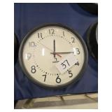 BATTERY OPERATED WALL CLOCK