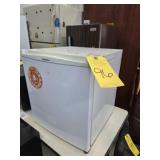 GOLDSTAR MINI FRIDGE