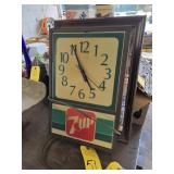 7 UP LIGHTED CLOCK