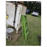STEPLADDER