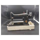 Vtg Singer Sewing Machine in Case