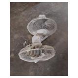 2 Oscillating Fans