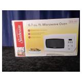 Sunbeam 0.7 cu Ft Microwave Oven