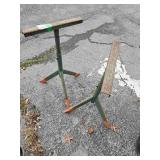 2 Metal Stands.