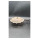 No 8  Cast Iron Skillet with Lid