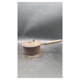 2 Quart Cast Iron Post with Handle & LId