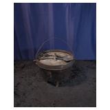 12" Cast Iron Dutch Oven W/Legs