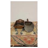 Feed Scoop & Wood tray w/ handles