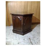 Ethan Allen Georgian Cout 25" Hexagonal