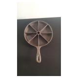 Vtg Cast Iron Cornbread Wedge Skillet