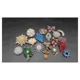 Silvertone & Goldtone Brooches