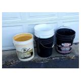4 - 5 gallon buckets