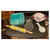 ASSORTMENT OF KITCHEN UTINSELS