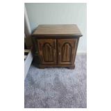 2 Nightstands