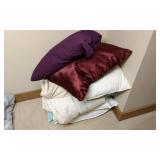 Large Comfoter & 7 Pillows