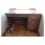 Wise Builders Traditional Style Wooden Office Desk