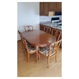 Wooden Dining Room Table W / 6 Chairs.