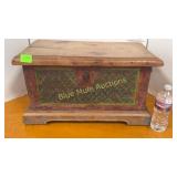 Primitive flip top box