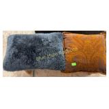 2 throw pillows