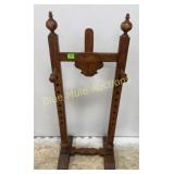Primitive adjustable easel-
