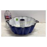 Cast iron enamelware Bundt pan