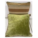 2 throw pillows
