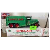 MIB Ertl Sinclair 1/34scale 1930 Diamond T Tanker