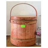 Primitive wood shaker bucket w/lid