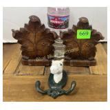 Leaf bookends & iron horse head w/2 hooks