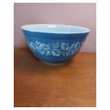 Pyrex mixing bowl 