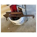 Block Carrier with Masonry Floats