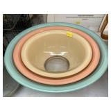 (3) Pyrex Nesting Bowls