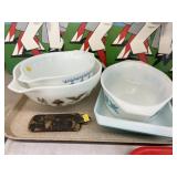 Pyrex Mixing and Serving Bowls