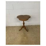 Drop Leaf Clover Form Side Table