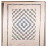 Modern Echo Pattern Patchwork Quilt.