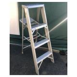 4 ft Aluminum Step Ladder
